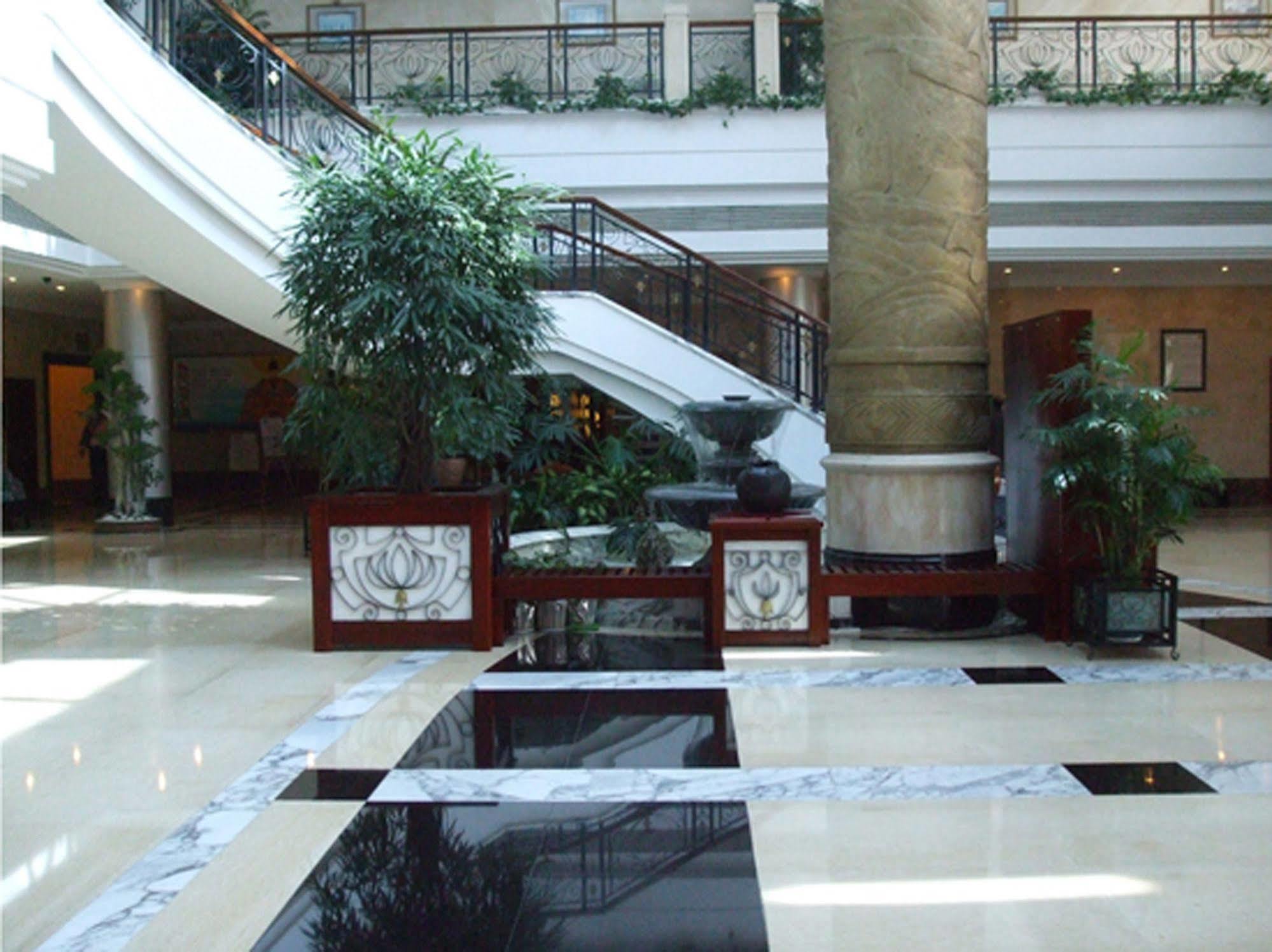 Xiamen International Seaside Hotel -Hotel Corridor Leads To The Stone Exhibition Hall Zewnętrze zdjęcie